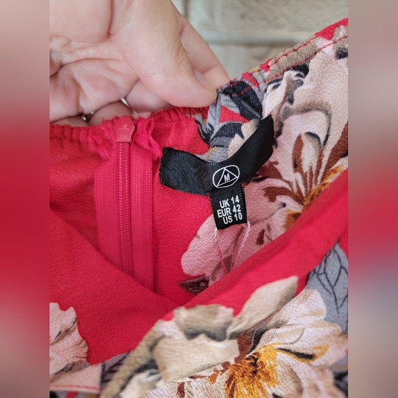 Missguided Red Floral Crepe Overlay Bardot Playsuit Womens Size 10 NWT - Picture 3 of 8